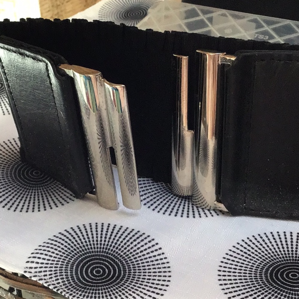 WIDE BLACK ELASTIC BELT WITH SCALLOPED EDGES - Picture 4 of 4